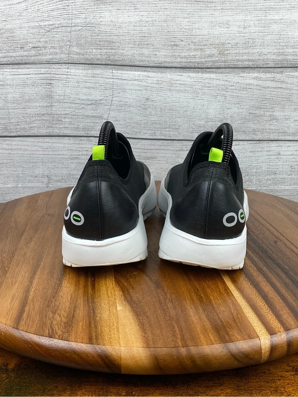 OOFOS OOmg eeZee Low Slip On Black White Recovery Comfort Shoes Women’s Size 9